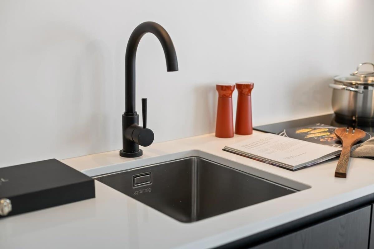 Huswell - Renovated Apartment In The Heart Of Oostende Bagian luar foto